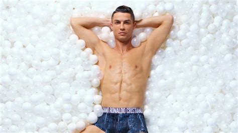 naked ronaldo|Cristiano Ronaldo Naked: Footballer Poses Nude For Spanish。